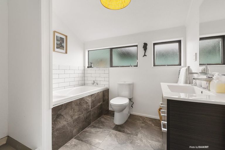 Photo of property in 14a Lyall Parade, Lyall Bay, Wellington, 6022