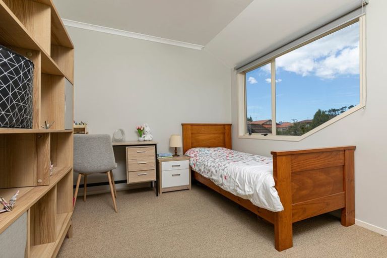 Photo of property in 8 Lucienne Drive, Ranui, Auckland, 0612