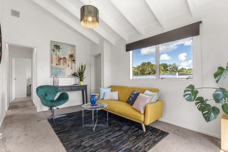 Photo of property in 1/46 Chippendale Crescent, Birkdale, Auckland, 0626