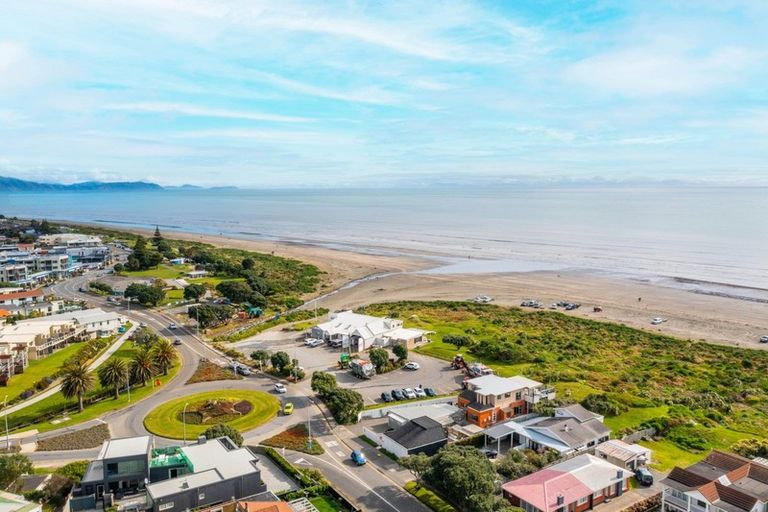 Photo of property in 14 Manly Street, Paraparaumu Beach, Paraparaumu, 5032