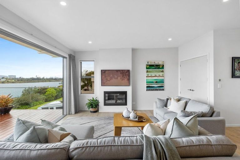 Photo of property in 51 Moffat Road, Red Beach, 0932