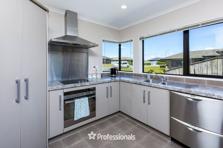 Photo of property in 9 Percy Kinsman Crescent, Riverstone Terraces, Upper Hutt, 5018