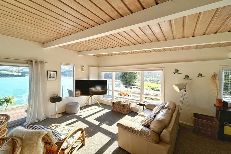 Photo of property in 12 Bayview Crescent, Duvauchelle, 7581