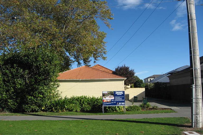 Photo of property in 2/37 Garreg Road, Fendalton, Christchurch, 8052