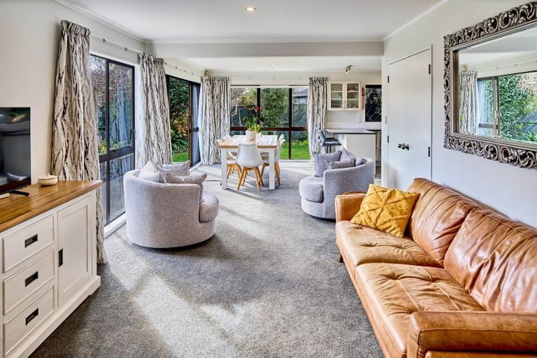 Photo of property in 23 Mcenroe Grove, Naenae, Lower Hutt, 5011