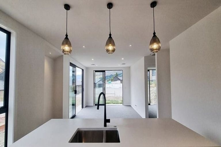 Photo of property in 6 Crop Street, Jacks Point, 9371