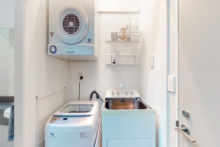 Photo of property in 17 Kent Terrace - Kent Apartments, 3d/16 Kent Terrace, Mount Victoria, Wellington, 6011