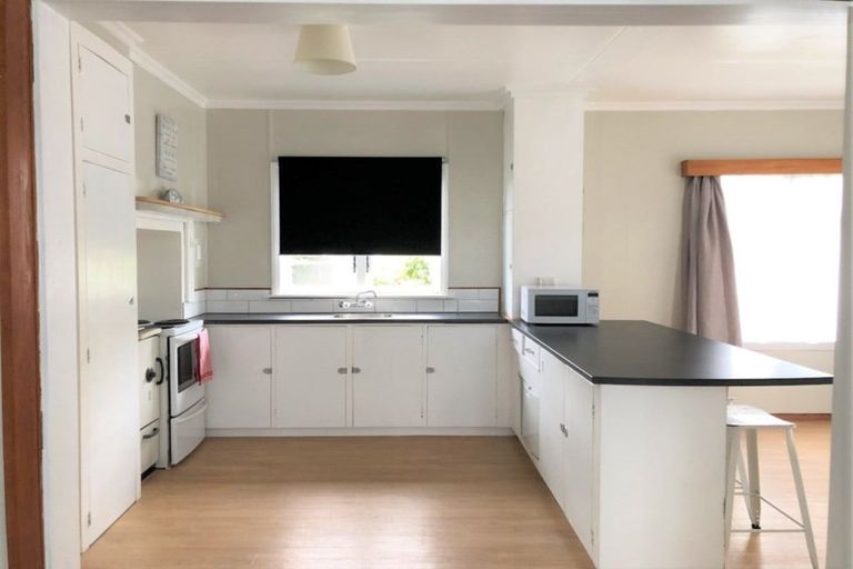 Photo of property in 21 George Street, Levin, 5510