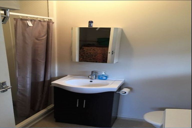 Photo of property in 1 Flint Way, Northland, Wellington, 6012