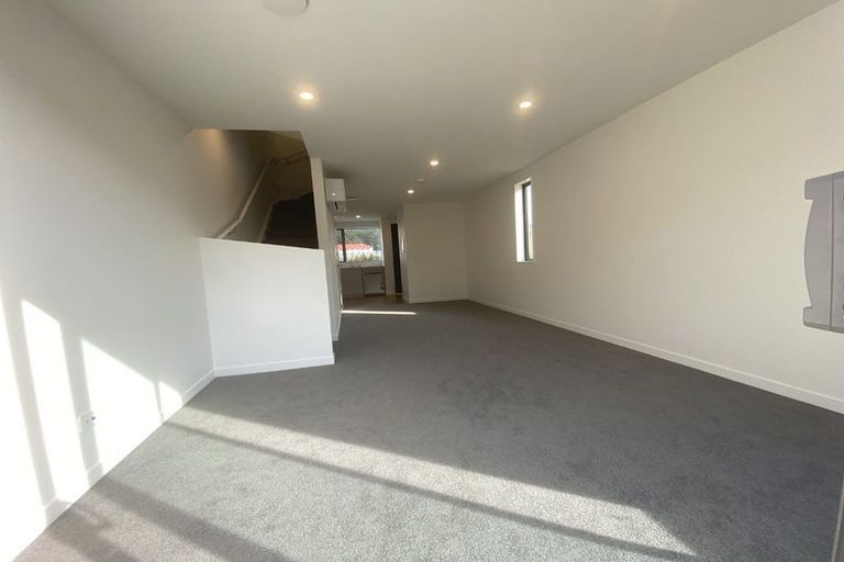 Photo of property in 1 Ara Paiwhenua, Tawa, Wellington, 5028