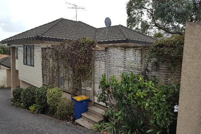 Photo of property in 80 Sunset Road, Unsworth Heights, Auckland, 0632