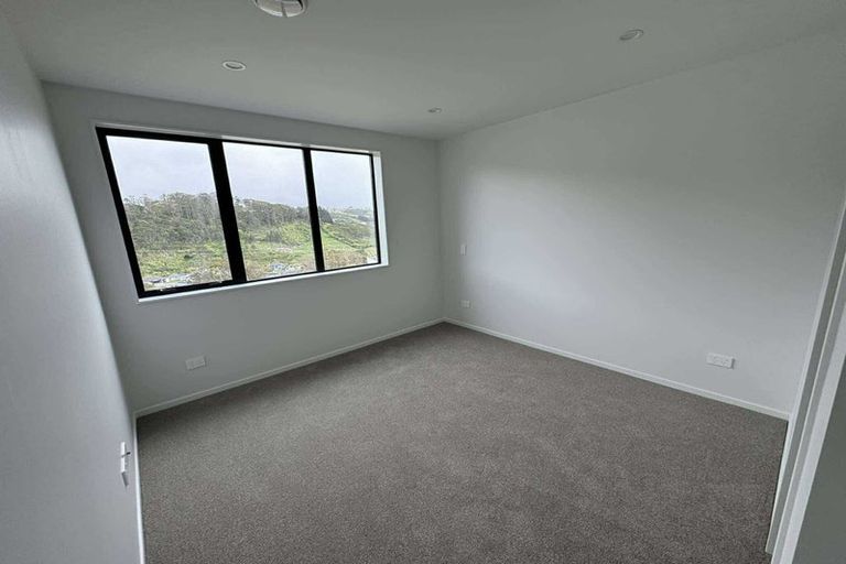 Photo of property in 44 Turtleback Avenue, Whitby, 5024