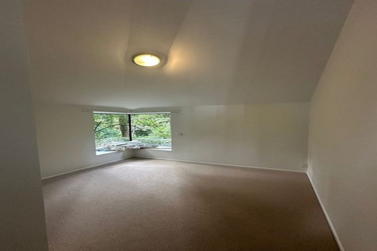 Photo of property in 16 Kaurimu Rise, Titirangi, Auckland, 0604
