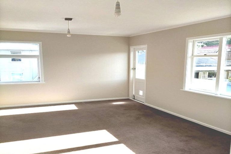 Photo of property in 139u2 Queens Drive, Lyall Bay, Wellington, 6022