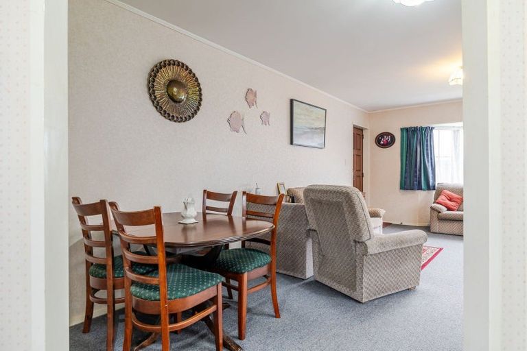 Photo of property in 1 Pinedale Parade, Milson, Palmerston North, 4414