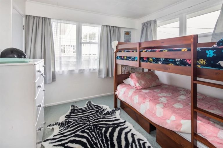 Photo of property in 3 Terrance Grove, Paparangi, Wellington, 6037