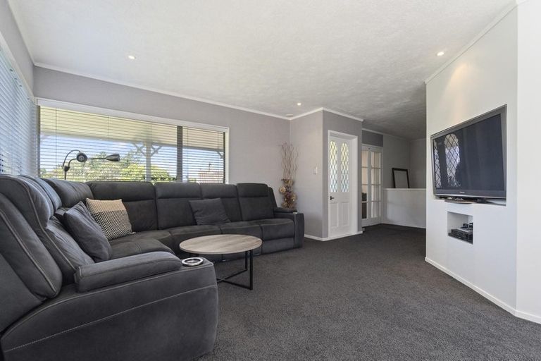 Photo of property in 35 Cyclarama Crescent, Massey, Auckland, 0614