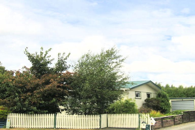 Photo of property in 13 Parera Grove, Heretaunga, Upper Hutt, 5018