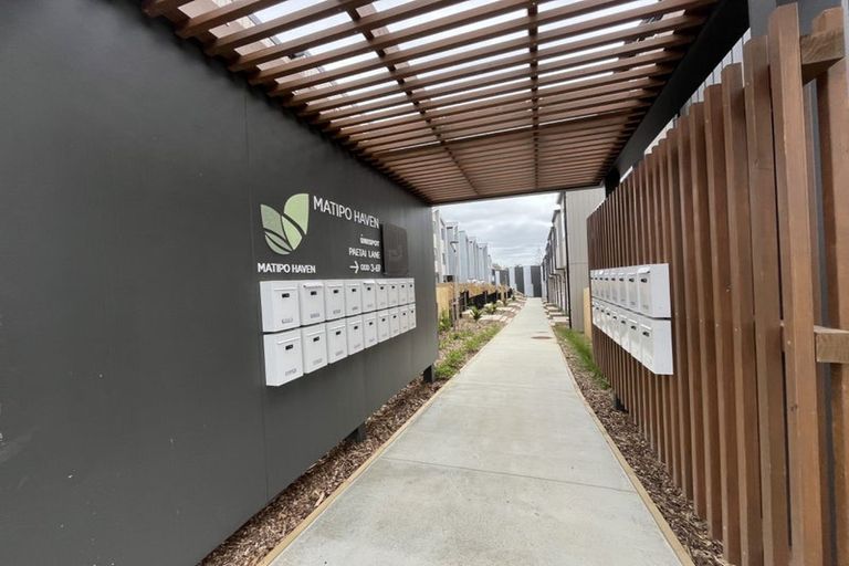 Photo of property in 5 Paetai Lane, Te Atatu Peninsula, 0610