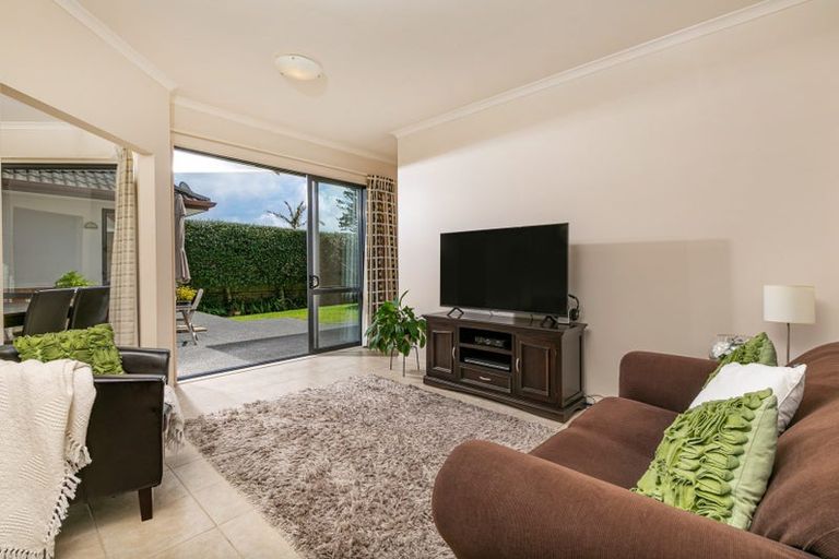 Photo of property in 9 Maryann Place, Greenhithe, Auckland, 0632