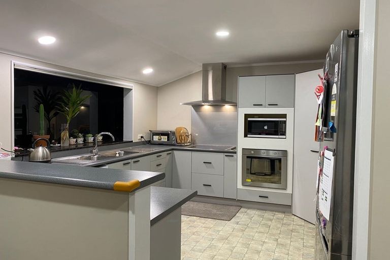 Photo of property in 18 Konini Road, Titirangi, Auckland, 0604