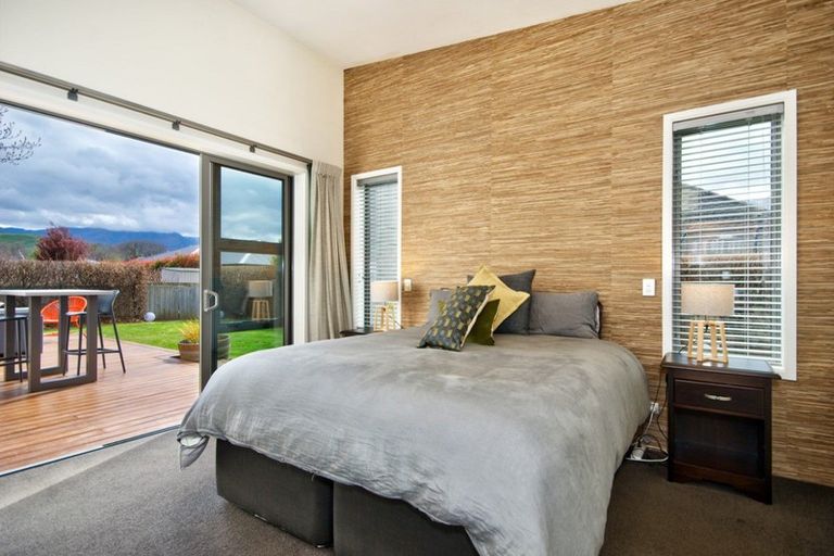 Photo of property in 9 Haddow's Place, Lake Hayes, Queenstown, 9304