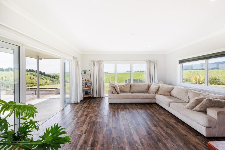 Photo of property in 52 Highland View Drive, Tokomaru, Palmerston North, 4474