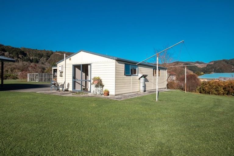 Photo of property in 6 Deemac Street, Reefton, 7830