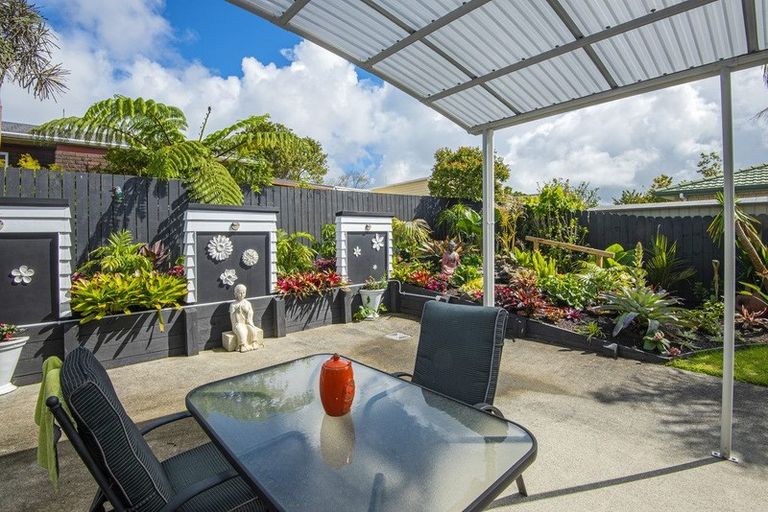 Photo of property in 18 Resolution Place, One Tree Point, 0118