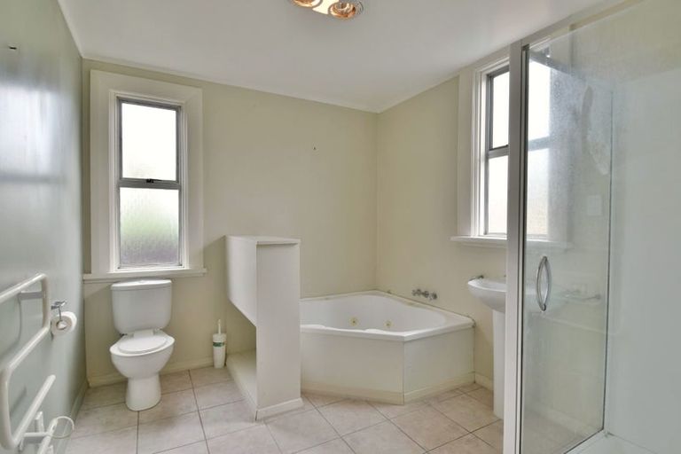 Photo of property in 64 Hargest Crescent, Saint Kilda, Dunedin, 9012