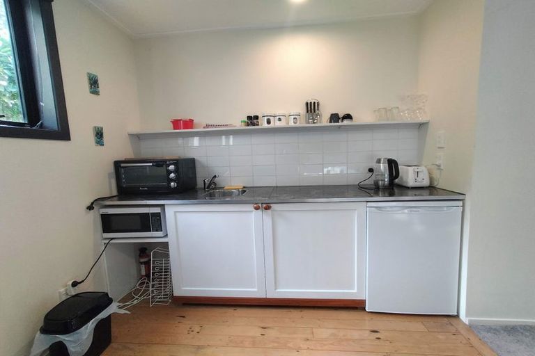 Photo of property in 261 Karaka Bay Road, Karaka Bays, Wellington, 6022