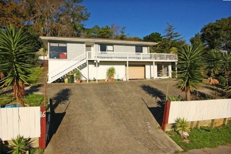 Photo of property in 16 Beaufort Place, Papatoetoe, Auckland, 2025