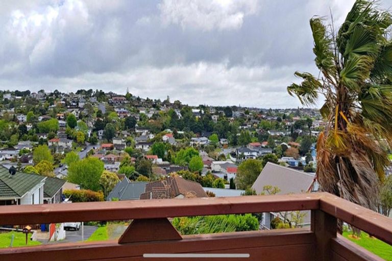 Photo of property in 1/51 Shanaway Rise, Hillcrest, Auckland, 0627