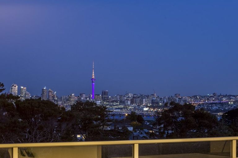 Photo of property in 8b Huka Road, Birkenhead, Auckland, 0626