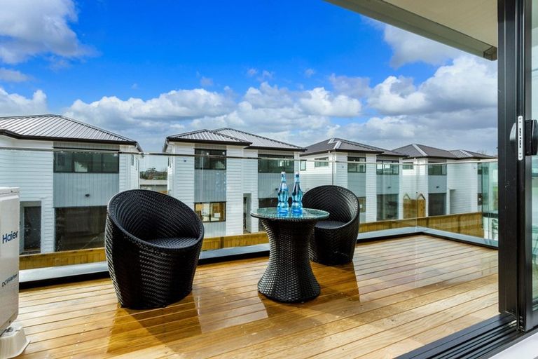 Photo of property in 4/19 Kingdale Road, Henderson, Auckland, 0610