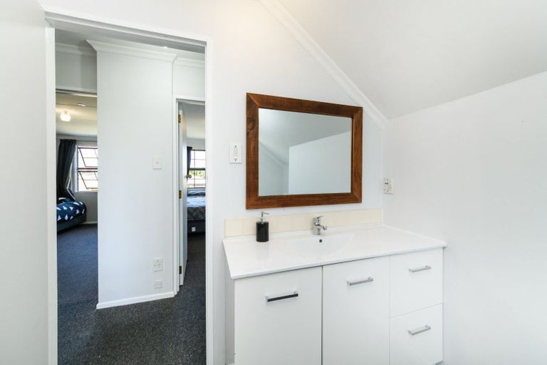 Photo of property in 5 Rangitira Avenue, Palmerston North, 4414