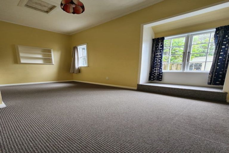 Photo of property in 140 Glenmore Street, Northland, Wellington, 6012