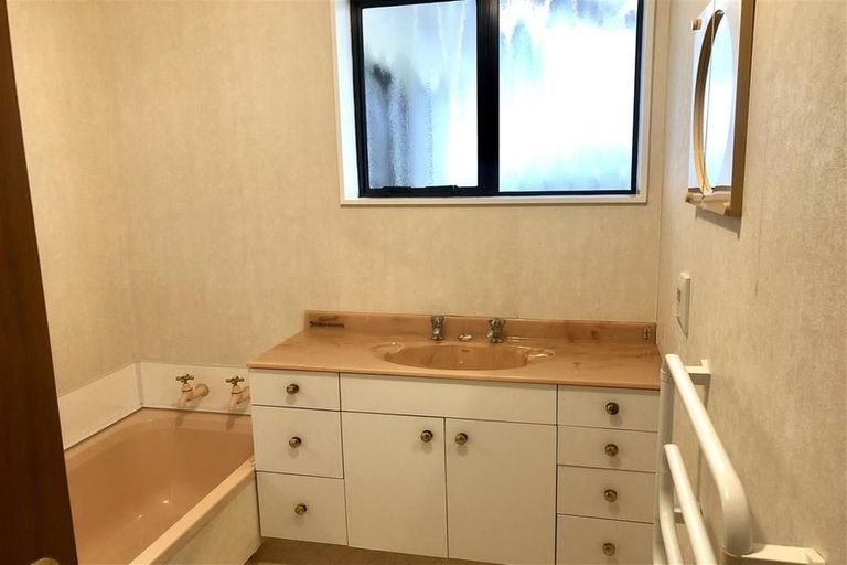 Photo of property in 96 Kapanui Road, Waikanae, 5036