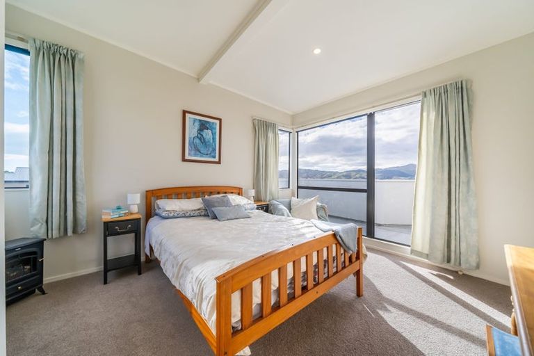 Photo of property in 5 Bowsprit Way, Whitby, Porirua, 5024
