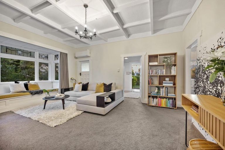 Photo of property in 10 Bridge View Road, Birkenhead, Auckland, 0626