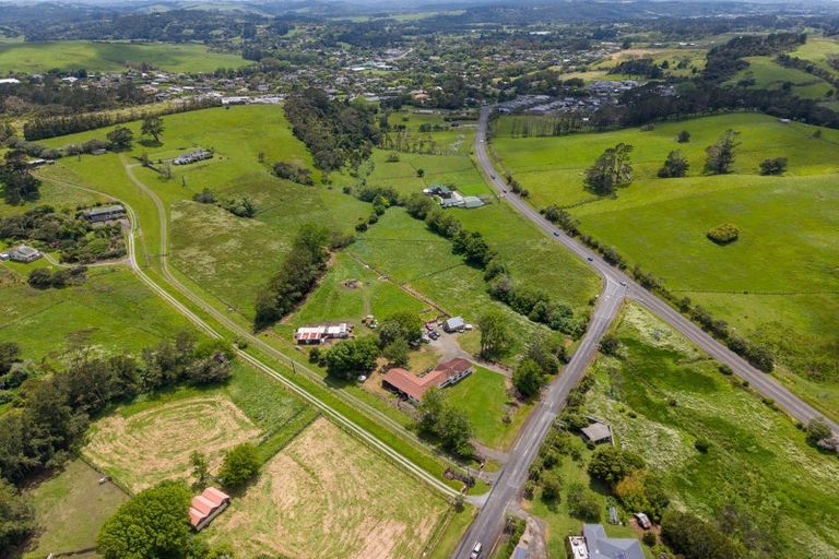Photo of property in 10 Taha Road, Waimauku, 0881