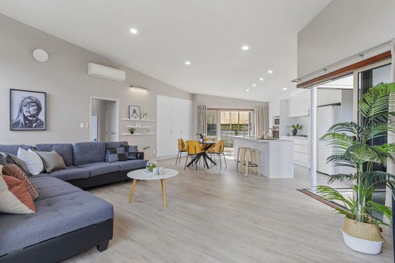 Photo of property in 14 Bell Common Close, Bethlehem, Tauranga, 3110