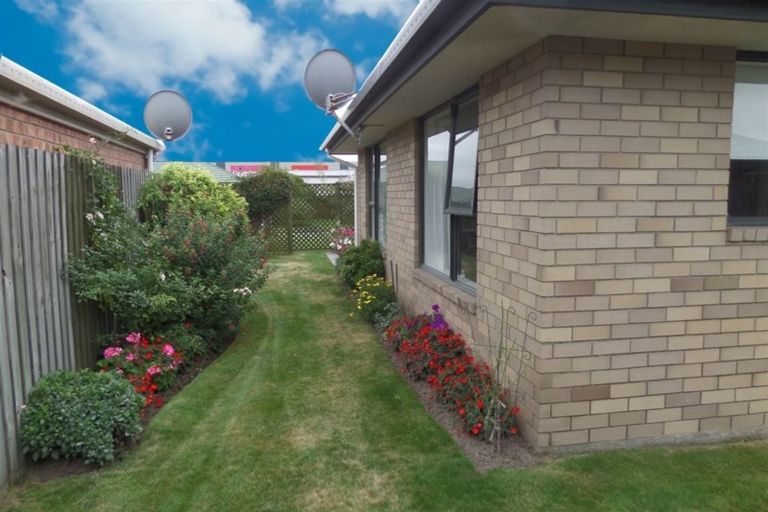 Photo of property in 1/2 Topham Lane, Hornby, Christchurch, 8042