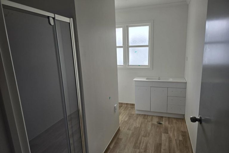 Photo of property in 70 Clevedon Road, Papakura, 2110