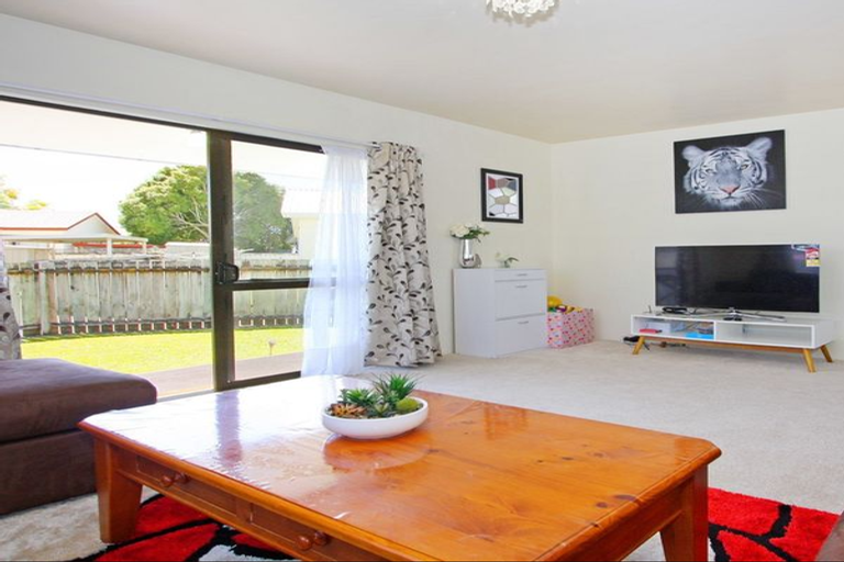 Photo of property in 4/31 Aeronautic Road, Takanini, 2112