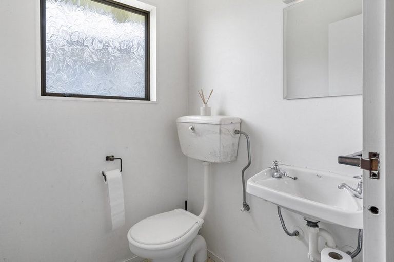 Photo of property in 3 Tregony Place, Camborne, Porirua, 5026