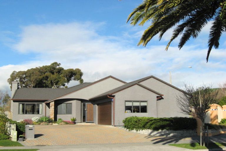 Photo of property in 2 Palmbrook Avenue, Havelock North, 4130