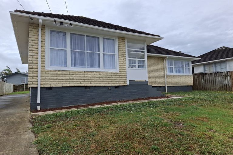 Photo of property in 28 Plumley Crescent, Mangere, Auckland, 2022
