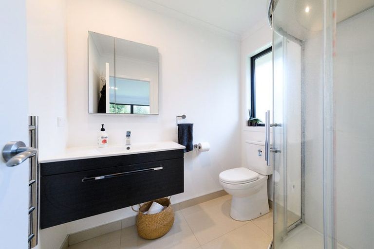 Photo of property in 33 Galea Grove, Kelvin Grove, Palmerston North, 4414