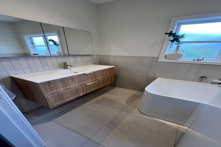 Photo of property in 36 Tio Tio Road, Miramar, Wellington, 6022